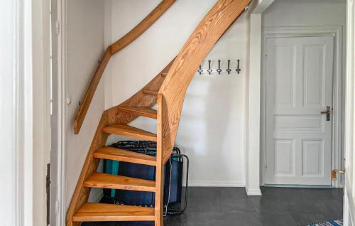 숙소 외관, 3 Bedroom Cozy Home In Borgholm in 보리홀름