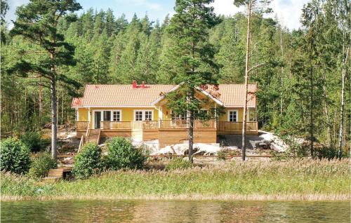 Beautiful home in Segmon with 5 Bedrooms and Sauna - Kangerud