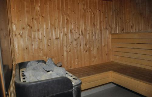 Attractions, 5 Bedroom Awesome Home In Segmon in Grums