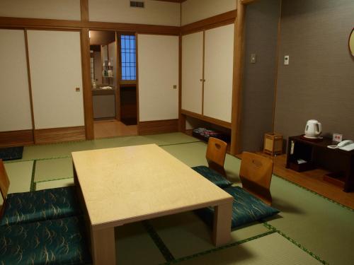Standard Japanese-Style Room - Shared Bathroom