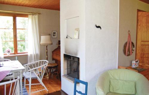 2 Bedroom Cozy Home In Hamneda in Extorp