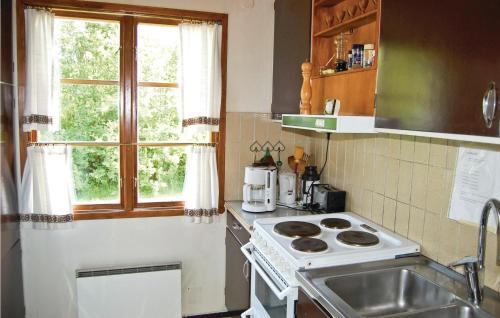 virtuve, 2 Bedroom Cozy Home In Hamneda in Extorp