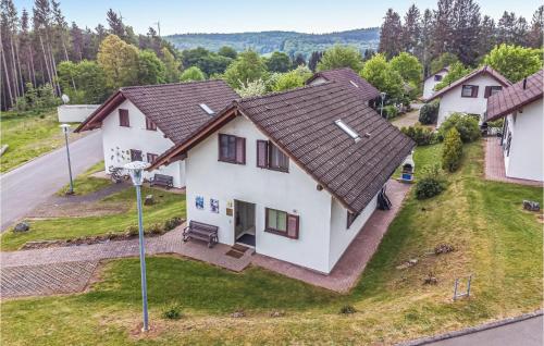 Amazing home in Kirchheim-Hessen with 5 Bedrooms and WiFi - Kemmerode