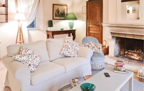 2 Bedroom Lovely Home In Trie-Chateau in Trie-Chateau