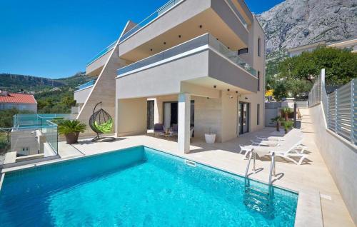Beautiful Home In Makarska With Sauna, 3 Bedrooms And Outdoor Swimming Pool