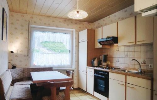 Kitchen, Awesome Home In Ltzkampen With 2 Bedrooms And Wifi in Lutzkampen