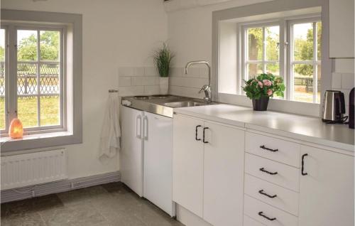virtuve, 2 Bedroom Beautiful Home In Mantorp in Mantorp