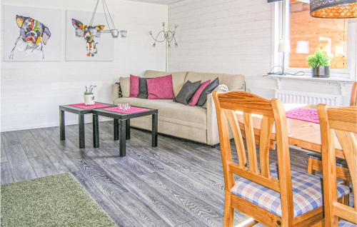 Nice Home In Ljungby With Wifi in Holminge