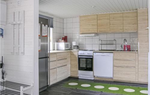 virtuve, Nice Home In Ljungby With Wifi in Holminge