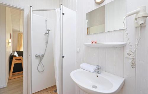 Three-Bedroom Holiday Home  image 8