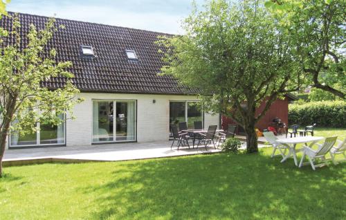 Awesome home in Mlndal with 5 Bedrooms and WiFi - Mölndal