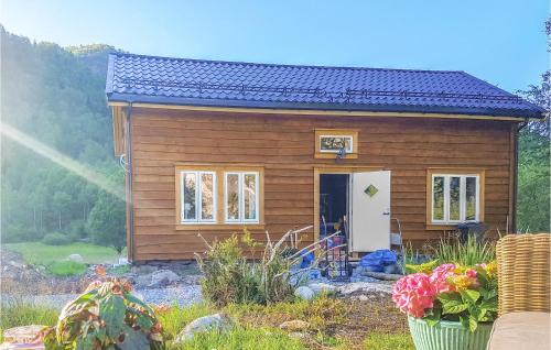 Фасада на хотела, 3 Bedroom Lovely Home In Vikanes in Ostereidet