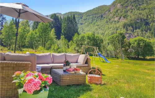 Фасада на хотела, 3 Bedroom Lovely Home In Vikanes in Ostereidet
