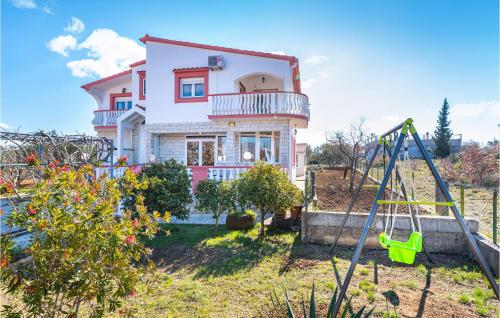 3 Bedroom Beautiful Home In Debeljak