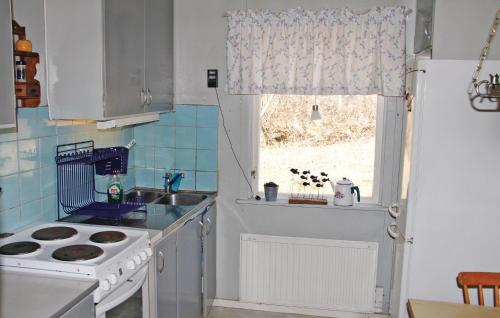 virtuve, 2 Bedroom Beautiful Home In Listerby in Fallo