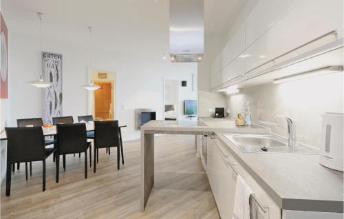 Awesome Apartment In Lubeck Travemunde 311m von Parkallee entfernt