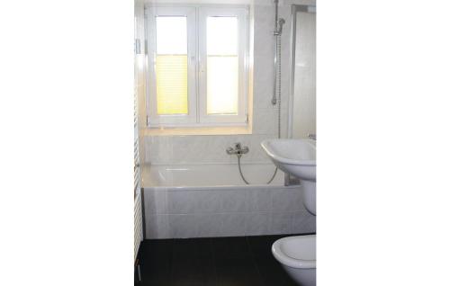 Two-Bedroom Apartment with a Fireplace in Hohen Wieschendorf - image 13