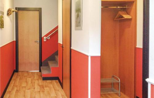 Two-Bedroom Apartment with a Fireplace in Hohen Wieschendorf - image 10