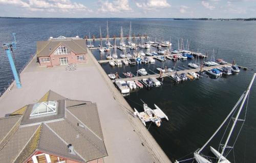Two-Bedroom Apartment with a Fireplace in Hohen Wieschendorf - image 12