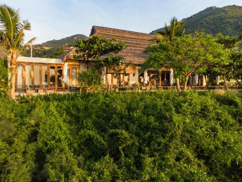 Crown Retreat Quy Nhon Resort