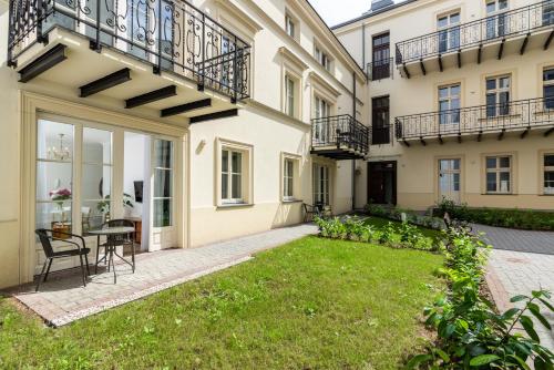 Atrium - Old Town Luxury Apartments - by Upstairs 4