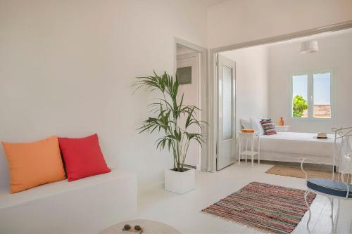 Bohemian Nest - Cheerful 2-Bedroom Villa with pool