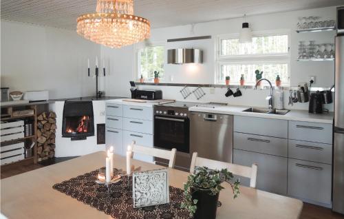 廚房, Four-Bedroom Holiday Home In Bodafors in 布達福什