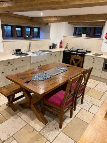 The Horners - Log burner, Cheshire Village, Parking, Walks, Aga, dogs in Prestbury