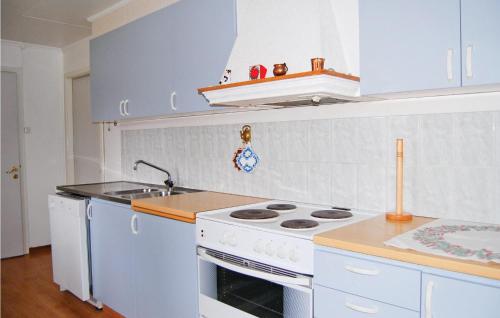 virtuve, Stunning Home In Ostra Frolunda in Angasjo