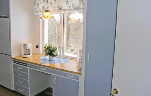 virtuve, Stunning Home In Ostra Frolunda in Angasjo