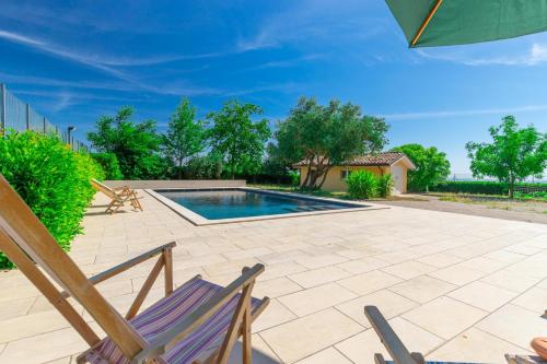 Swimming pool, Sunrise Hill Holiday Home in Urbisaglia