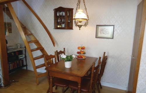Awesome Home In Stavenisse With 2 Bedrooms And Wifi in Толен