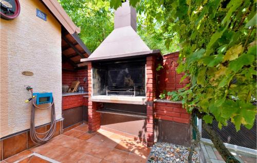Awesome Home In Sveti Ivan Zelina With Sauna