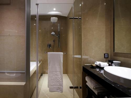 room detail thumbnail 2