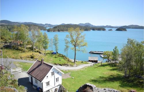 Stunning home in Valevg with 3 Bedrooms and WiFi - Valevåg