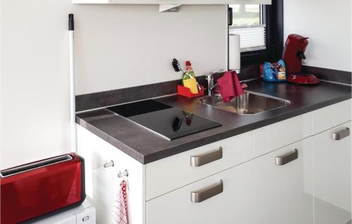 Houseboat Escapade - image 4