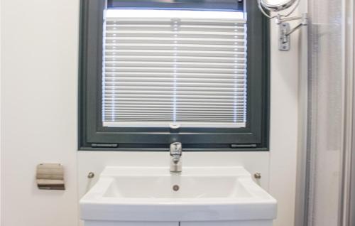 Houseboat Escapade - image 5