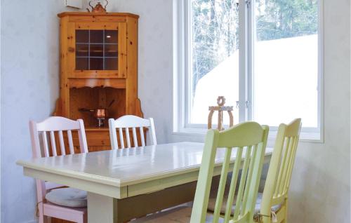 Kitchen, 2 Bedroom Cozy Home In Ingaro near Bullando krog