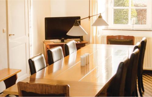 廚房, Amazing Home In Remersdaal With Wifi in 富倫