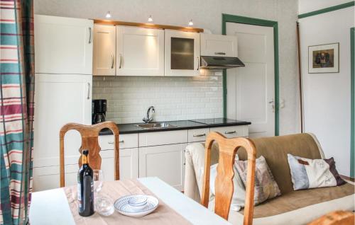 Konyha, Cozy Apartment In Molkwerum With Wifi in Molkwerum