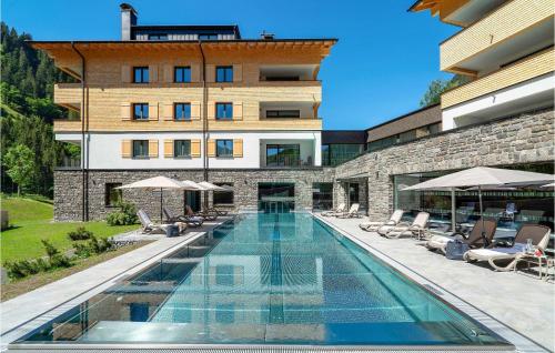  Stunning Apartment In Klsterle With Wifi, Outdoor Swimming Pool And Heated Swimming Pool, Pension in Klösterle am Arlberg