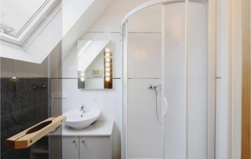 Two-Bedroom Apartment in Rechlin - image 11