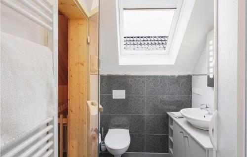 Two-Bedroom Apartment in Rechlin - image 5