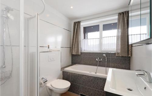 Two-Bedroom Apartment in Rechlin - image 8