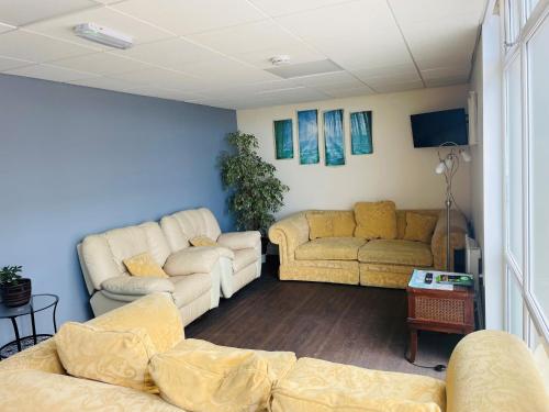 Koplietošanas atpūtas telpa ar TV, Greenway & Copper Coast Hostel in Bunmahon