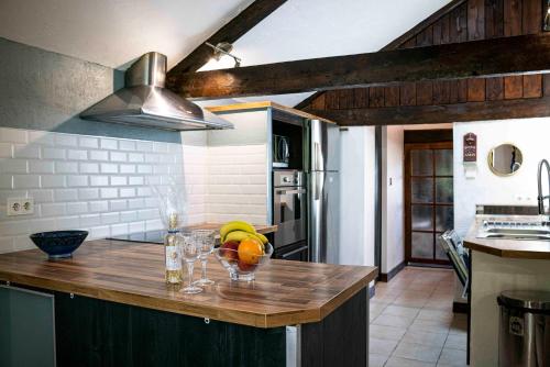 Konyha, Maison de charme à proximité de Pau - 3 chambres - 6 p - Jardin (Maison de charme a proximite de Pau - 3 chambres - 6 p - Jardin) in Ousse