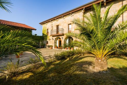  Palacio Garcia Quijano, Los Corrales de Buelna bei Los Pandos