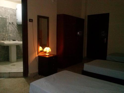 3 twin beds