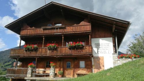 Ferienhaus Obersäuling im Sommer, Pension in Stummerberg