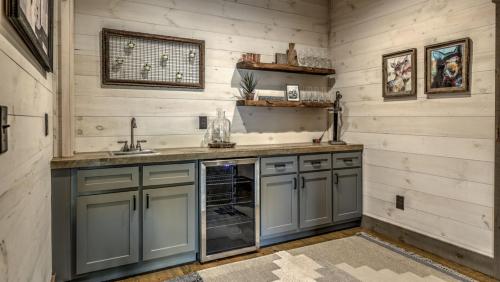 Bert's Hideaway Bert's Hideaway